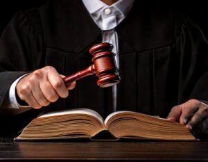 Un libro frente a un juez