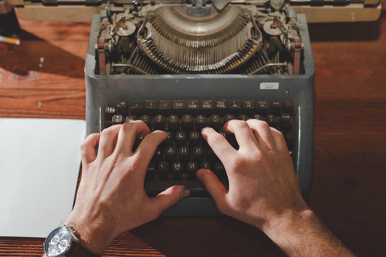How Much Money Does a Writer Make? - Guide 2025