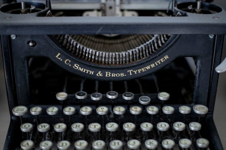 ¿Puede un algoritmo escribir tu próxima novela? Ética y creatividad en IA literary