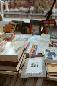 Is paper worth more than digital? Advantages of the physical book